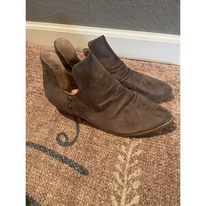 Ams Studded Suede Side Cut Out Ankle booties grayish Brown  7.5